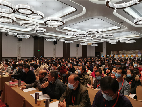 第三届中原班主任高峰论坛在郑州开幕，探讨提升班级管理能力