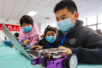 爱科学！南阳：机器人大赛激发创造活力