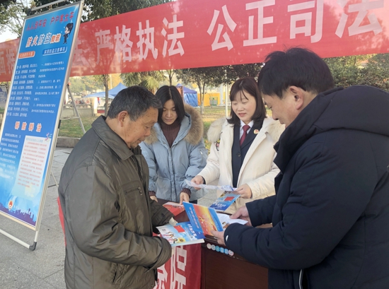 新蔡县检察院开展“宪法宣传周”活动