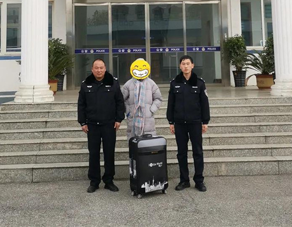社旗县公安局：会“飞”的行李箱 温暖的警民情