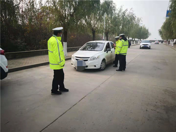 新野交警持续开展酒驾、醉驾查处行动，维护道路交通安全