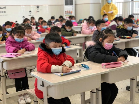 郑州市管城回族区创新街小学团结路校区开展“汉字之韵 始于你我”主题的一年级规范汉字书写大赛