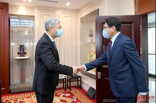 尹弘与缅甸驻华大使苗丹佩会谈