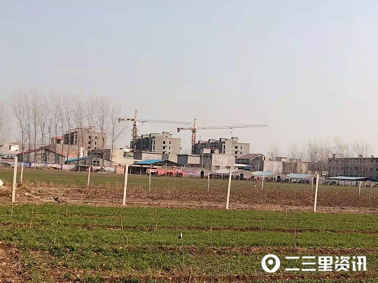 河南新乡一开发商非法占用农田建小区，相关部门监而不管?