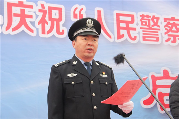 新野县开展庆祝首届警察节暨第35个“110宣传日”活动