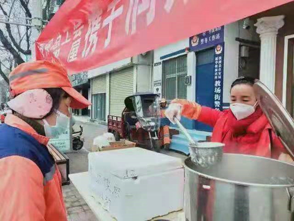 汝南县爱心粥志愿者协会开展“腊八一碗粥 温暖一座城”爱心公益活动