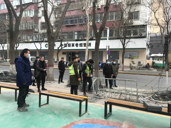 支部建在路上 民兵冲在前方 金水区党建引领克难攻坚 全力做好架空通信线缆入地整治工作