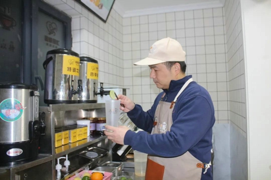 【爱国拥军·先进事迹】郑州哆来咪餐饮管理有限公司总经理马安康：我们就想做点儿事