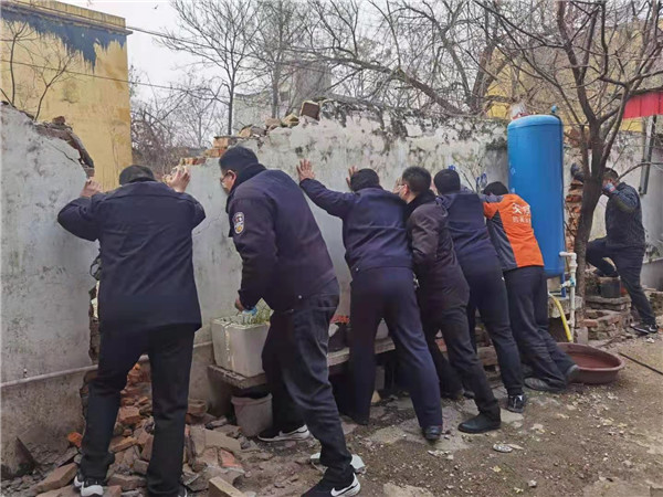 唐河县法院：占用通道耍无赖 强制执行排妨害