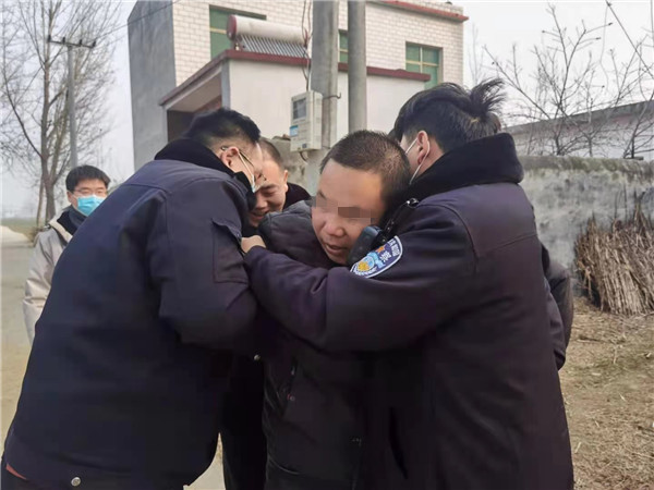 唐河县法院：占用通道耍无赖 强制执行排妨害