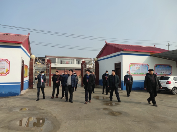 汝南县和孝镇人大代表团观摩王岗镇产业发展