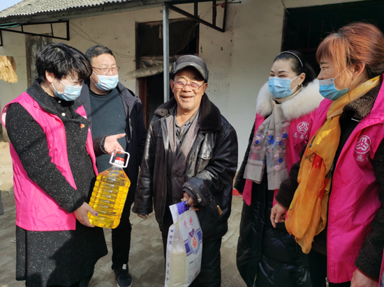 慰问贫困户,河南太康杨庙这6名女巾帼天天忙的脚不沾地