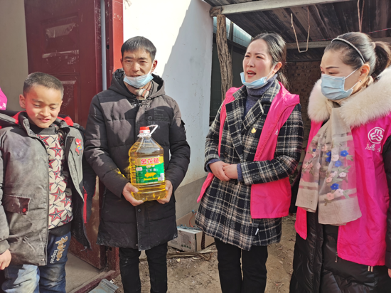 慰问贫困户,河南太康杨庙这6名女巾帼天天忙的脚不沾地