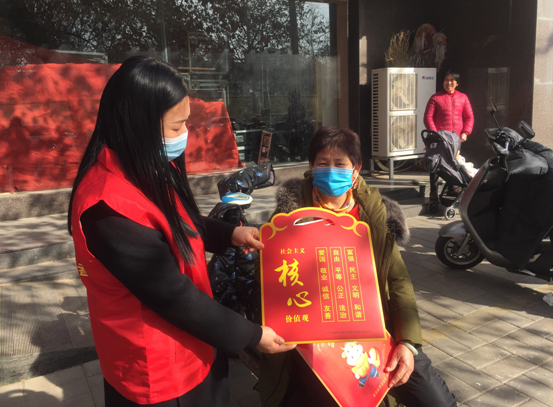 郑州市北林路街道广电社区举办“将福送到家”传统文化春联发放活动