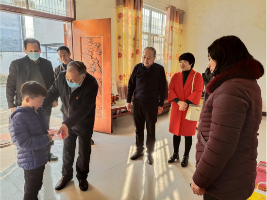 驻马店市残联春节深入县区看望慰问托养残疾人及护工
