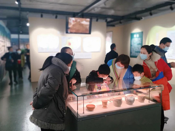 【网络中国节·南阳味】市民欢聚博物馆 文化盛宴过大年