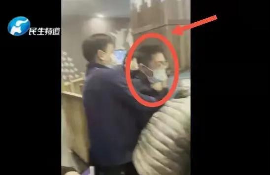 郑州锦艺城海洋馆：女子游玩时头皮被割伤缝十几针，记者采访遭暴力阻挠！