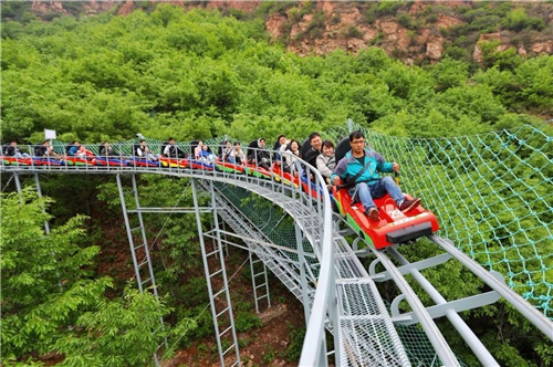 3月6日-8日妇女节期间，伏羲山旅游区对所有女性游客免收门票