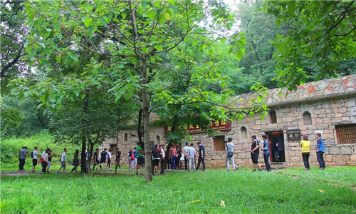 3月6日-8日妇女节期间，伏羲山旅游区对所有女性游客免收门票