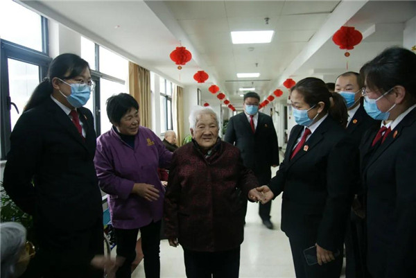 邓州市法院到市立源养老疗养中心进行慰问活动