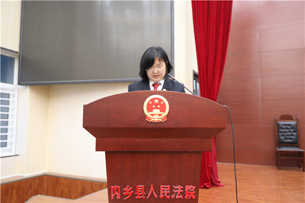 内乡县法院举行英模事迹报告会