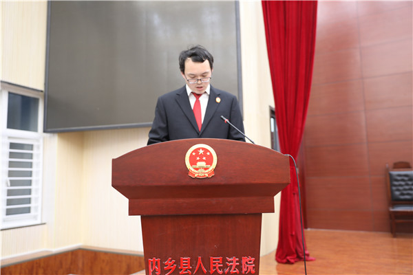 内乡县法院举行英模事迹报告会