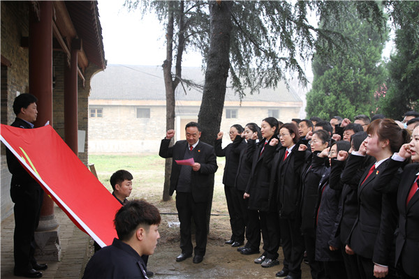 社旗县法院组织干警参观革命纪念馆重温入党誓词