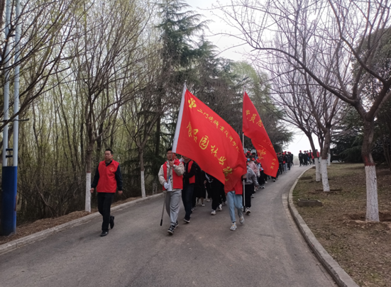 三门峡职业技术学院开展“绿水青山﹒最美崤函”环保志愿活动