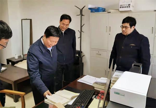 周斌到平顶山市委党史研究室调研