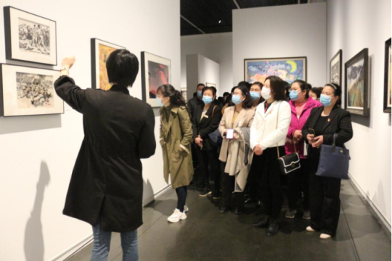 河南瑞阳养老集团组织参观红色主题作品展