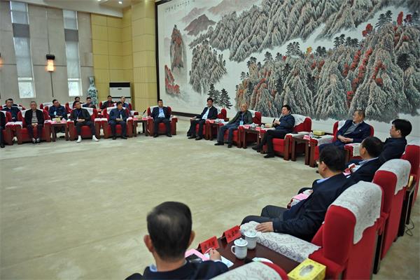 周斌与广东省平顶山商会企业家举行工作会谈