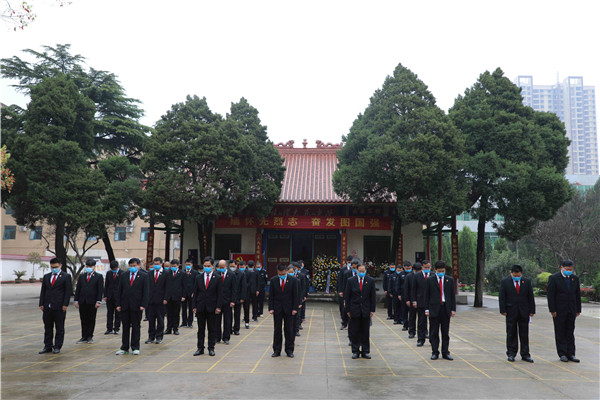 新野县法院：祭奠革命先烈 弘扬英模精神