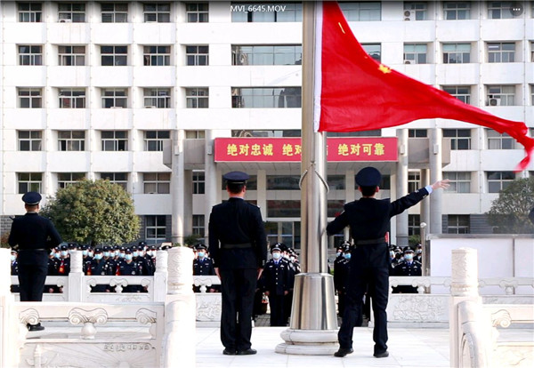 邓州市公安局举行升国旗暨重温入党誓词仪式