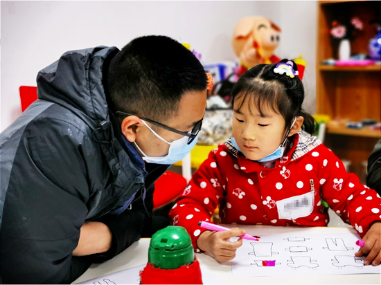 红鹳公益丨郑州市凤凰台社区把家庭教育专家请到群众身边啦!