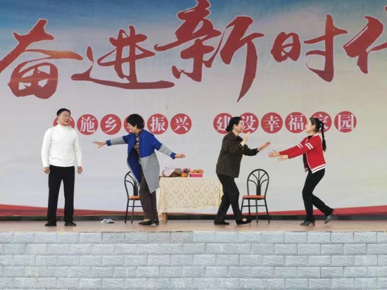 确山县莲花社区举办“红歌唱响和谐莲花第十六届农民文化节”