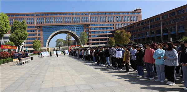 邓州市公安局开展“全民国家安全教育日”普法宣传活动