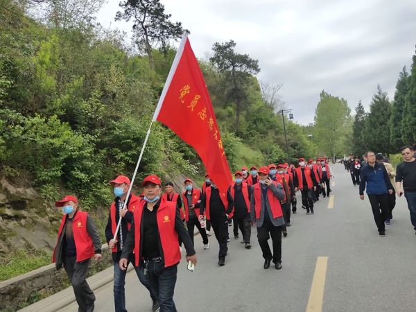 驻马店市示范区刘阁街道任马庄村党员赴大别山革命根据地接受红色教育