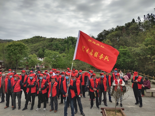 驻马店市示范区刘阁街道任马庄村党员赴大别山革命根据地接受红色教育