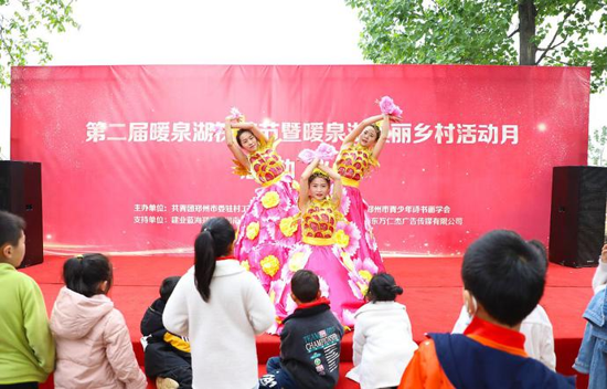 最是一年春好处，槐花香飘暖泉湖