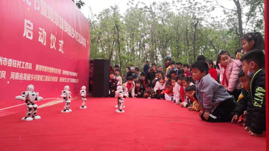 最是一年春好处，槐花香飘暖泉湖