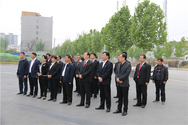 南召县法院举行少年法庭揭牌仪式