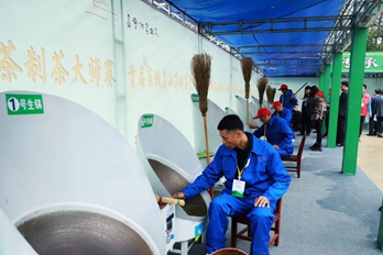 商城：茶人“斗茶”茶香四溢