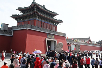 河南开封：“五一”旅游提前升温