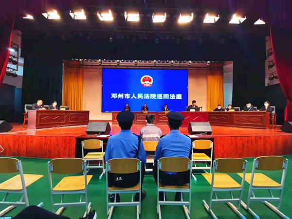 邓州：千名大学生目睹“帮信”犯罪被告人庭前悔过