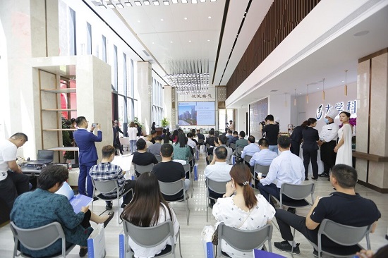 河南省大学科技园（东区）招商中心开放仪式暨新品推介会圆满举行