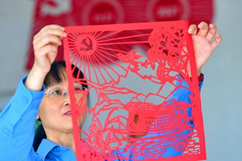 奋斗百年|她用剪纸表达对党的爱