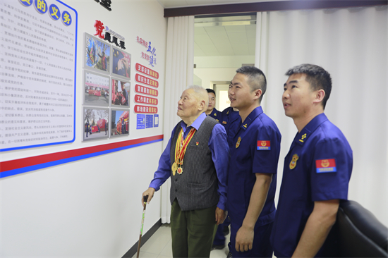 当“百岁”遇见“<span class=