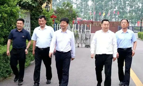 新蔡县委书记邵奉公一行莅临润南漆业调研指导工作