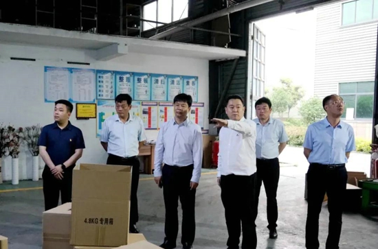 新蔡县委书记邵奉公一行莅临润南漆业调研指导工作