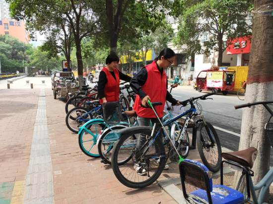 郑州花园路街道组织开展“绿城使者-小红象·周周行”活动